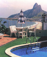 piscina.jpg (23251 bytes)