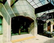 front.jpg (24418 bytes)