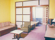 room1.gif (8404 bytes)