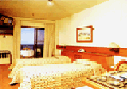 room2.gif (14076 bytes)